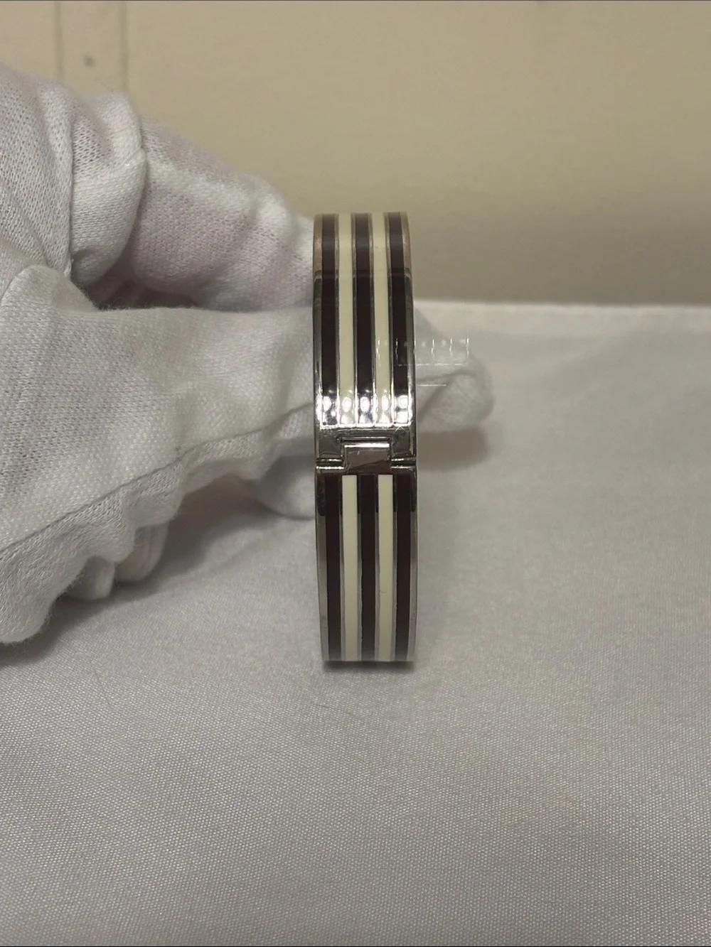 EUC Henri Bendel Centennial Stripe Enamel Hinged Bangle Bracelet with Bag
